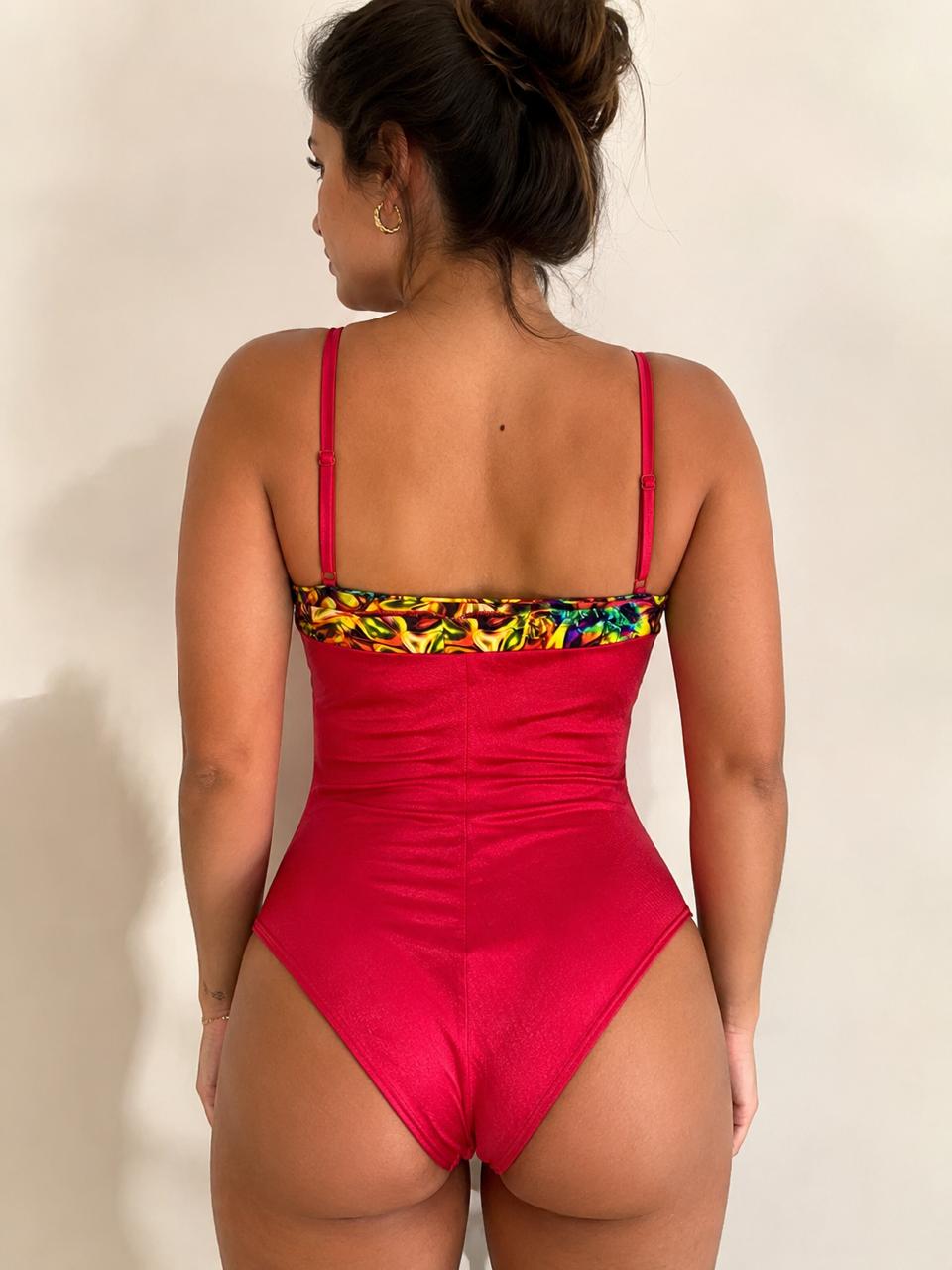MAIÔ ELEGANTE VERMELHO COM DETALHE EM ESTAMPA